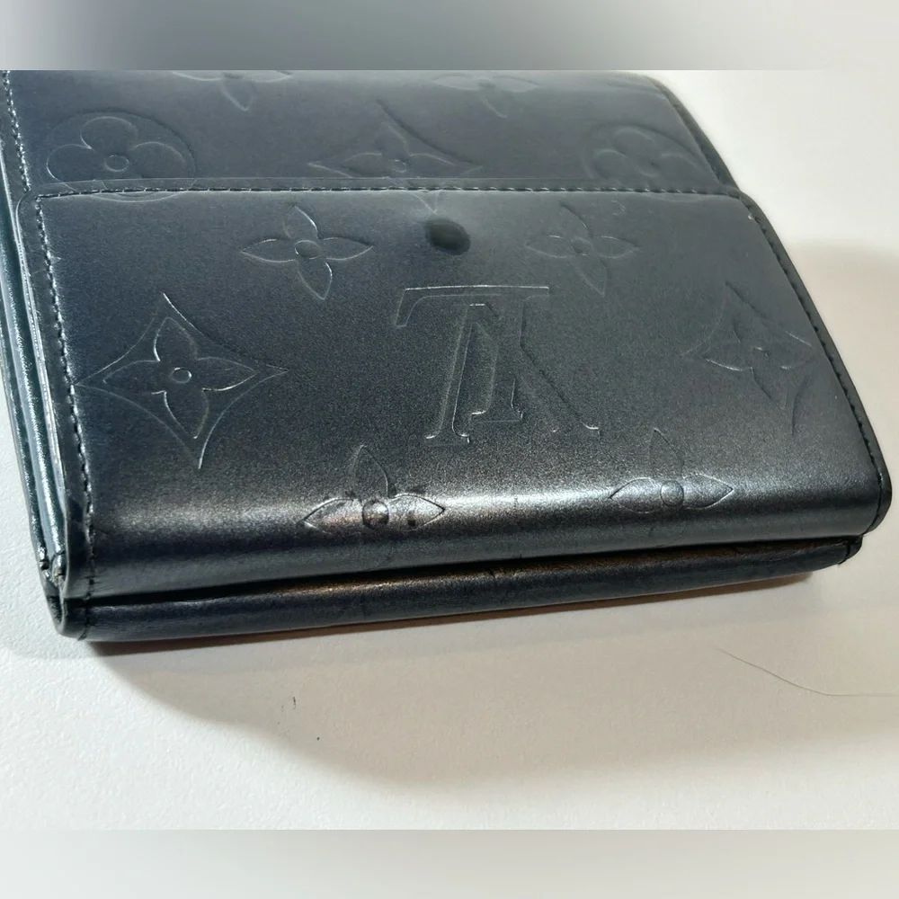 Louis Vuitton interior black